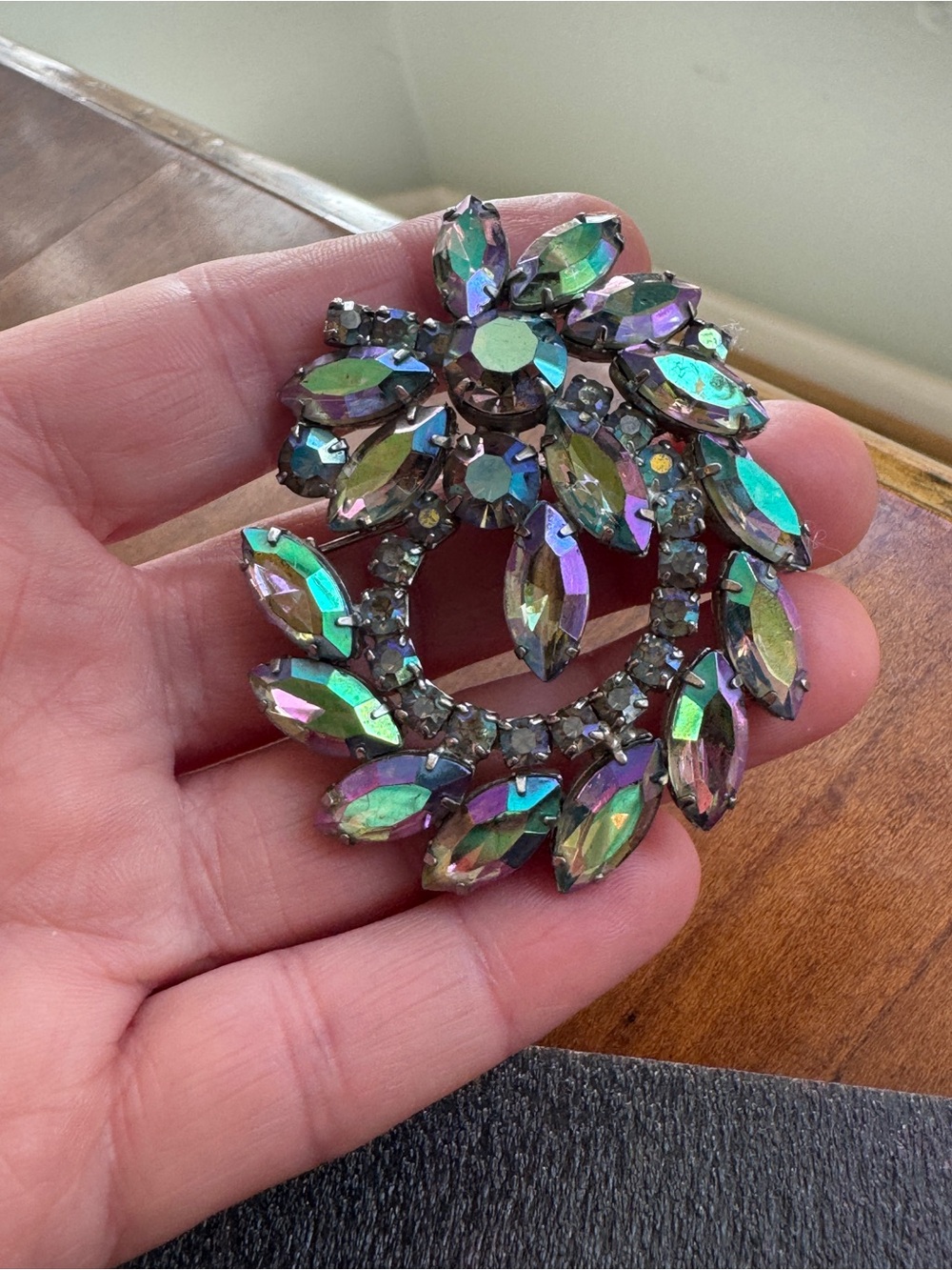 Vintage Weiss AB rhinestone statement brooch - Picture 9 of 9